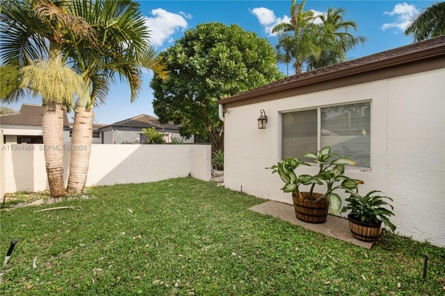 Building Photo - 15250 SW 154th Terrace