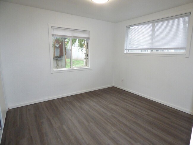 Building Photo - 4772/4776/4782 Sunnyview Rd NE Salem, OR 97305