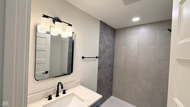 Building Photo - 1835 Applegate St