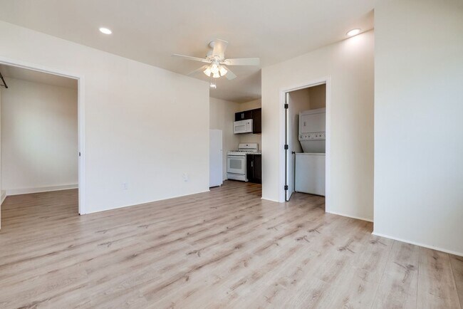 Building Photo - Valley Village