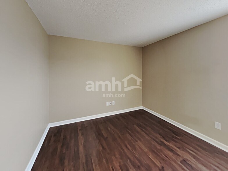 Building Photo - 657 Blue Meadow Dr