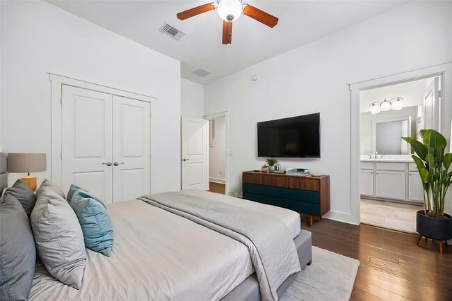 Building Photo - 2520 Bluebonnet Ln