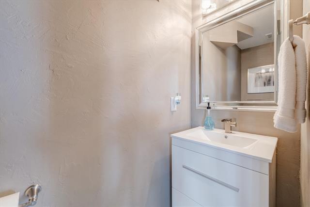 Building Photo - 1804 Briaroaks Dr