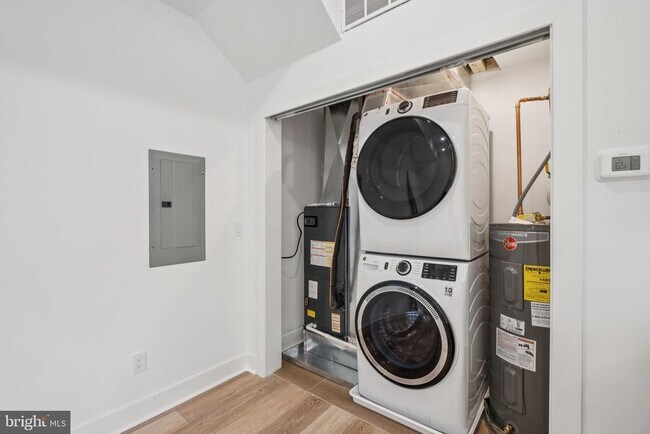 Building Photo - 5034 Florence Ave