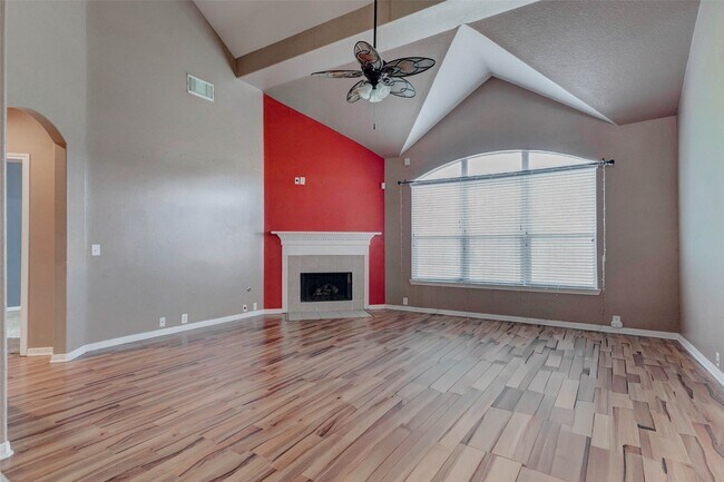 Building Photo - 2402 Sunlight Ln