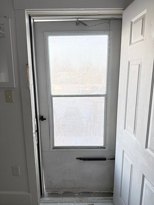 Building Photo - 121 W Plymouth St