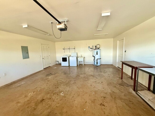 Building Photo - 3 Bedroom / 2 Bathroom House for Rent in Waikapu Gardens!