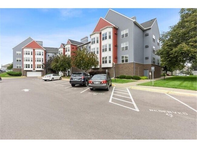 Building Photo - 720 3rd Ave NE
