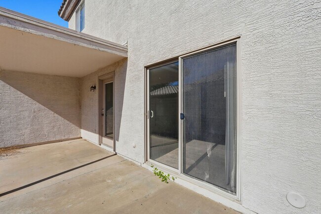 Building Photo - Gated Community, close to 101 and Arrowhead!