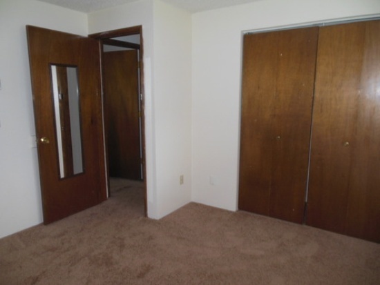 Building Photo - Spacious 3 Bedroom, 1 Bath Pet Friendly Ho...