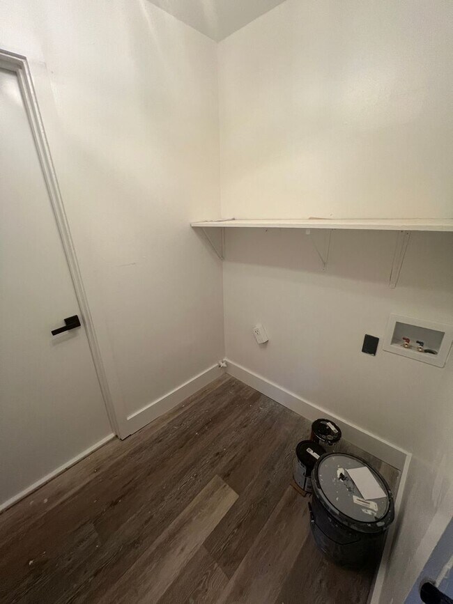 Building Photo - 4 Bed 3 bath remodeled home