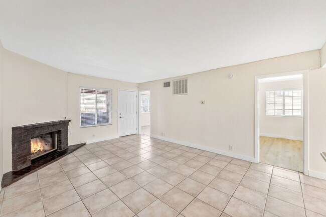Building Photo - FULLY REMODELED UPSTAIRS CONDO | 3 BEDROOM | GRANITE COUNTERS | LAKE MEAD & JONES
