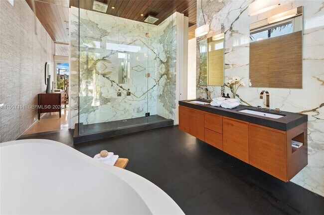 Building Photo - 244 W San Marino Dr