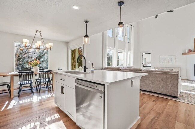 Building Photo - 2673 W Tango Creek Dr