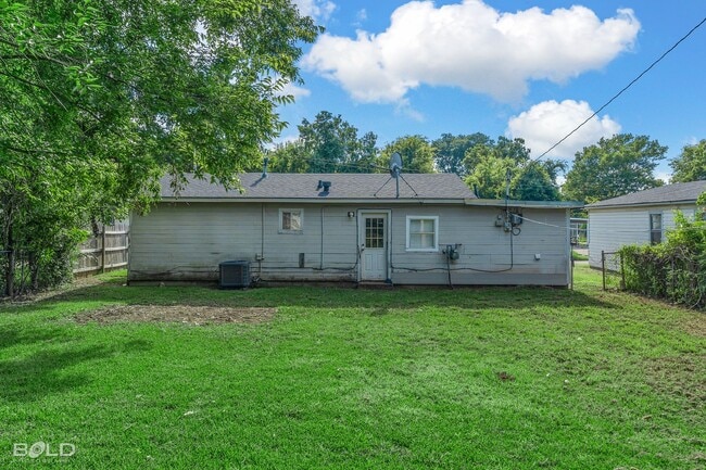 Building Photo - 1222 Lampkin St