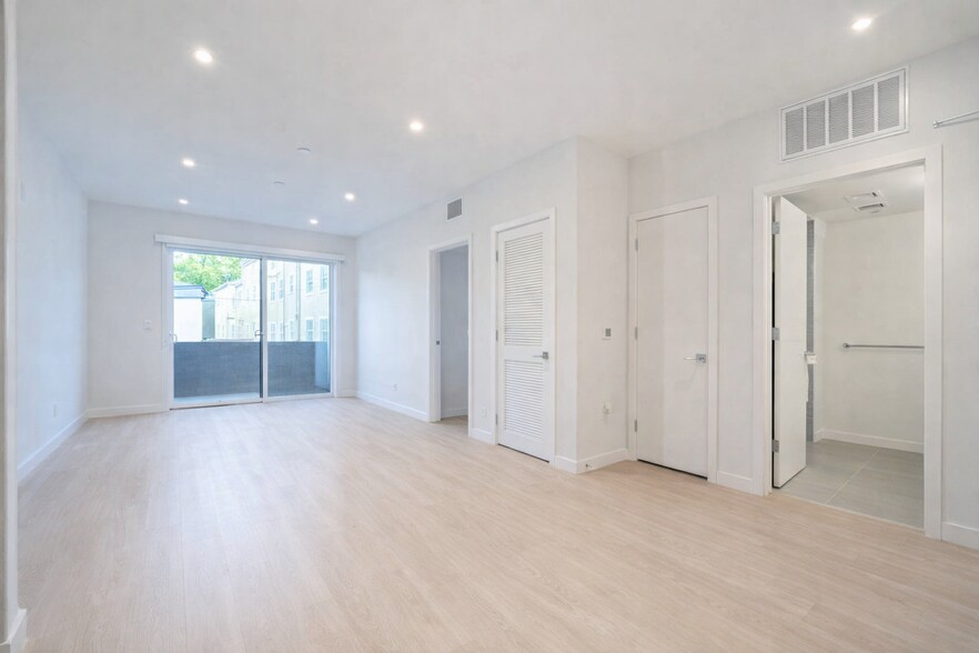 Building Photo - 5851 W 88th St