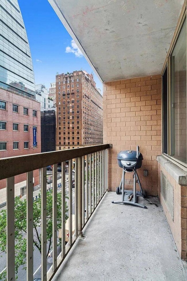 Building Photo - 50 Lexington Ave