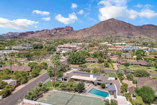 Building Photo - Mid-century modern home in Arcadia with pr...