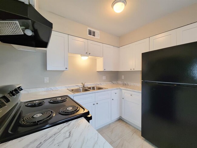 Building Photo - 3206 Lobit Dr