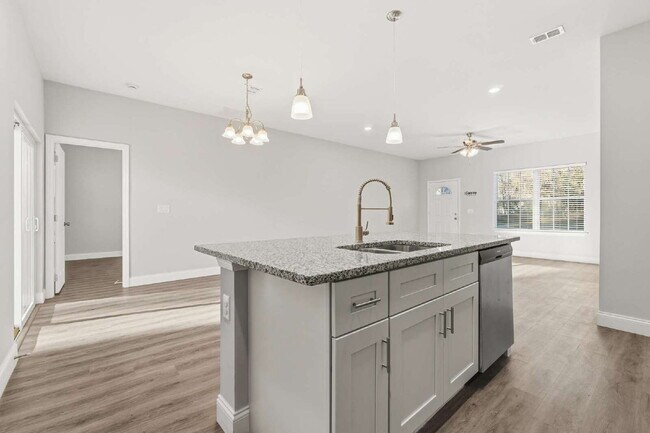 Building Photo - Nearly New 4BR Home Available Now in SW Ocala