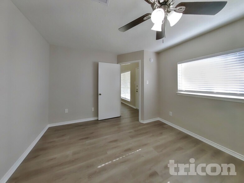 Building Photo - 5907 Misty Meadow St