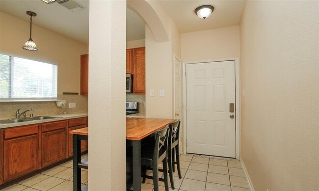 Building Photo - 3902 Mossy Pl Ln