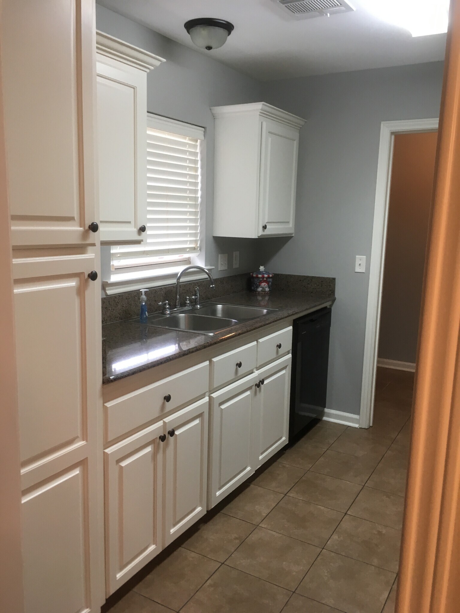 Bright Kitchen w/ major appliances - 108 Smalley Rd