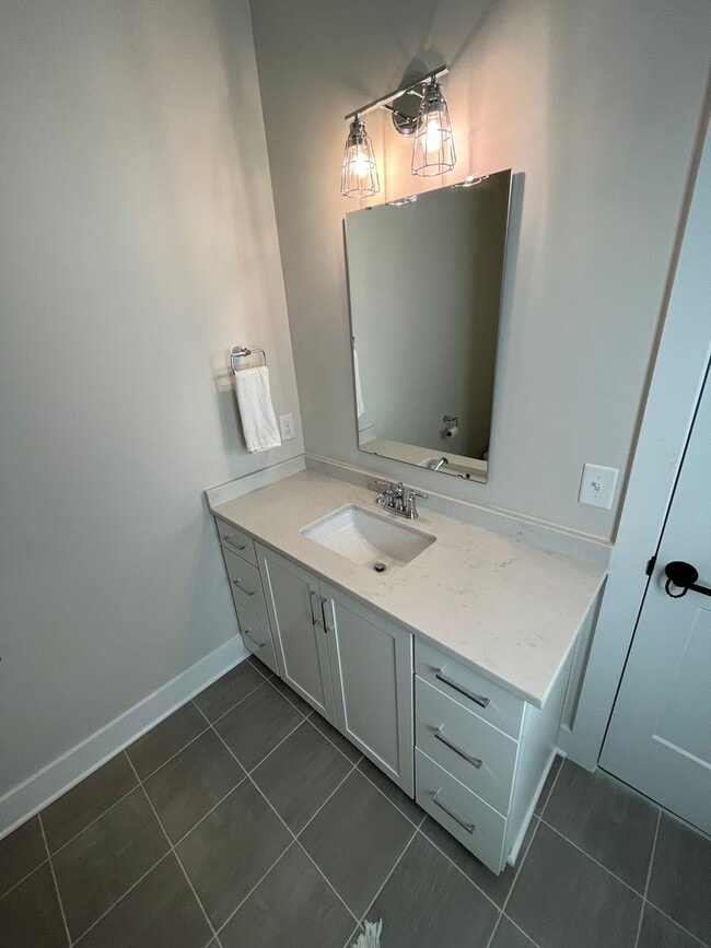 Building Photo - Stunning 2BD*, 3.5BA Raleigh Townhome with Bonus Office/Den on First Floor and 2-Car Attached Garage