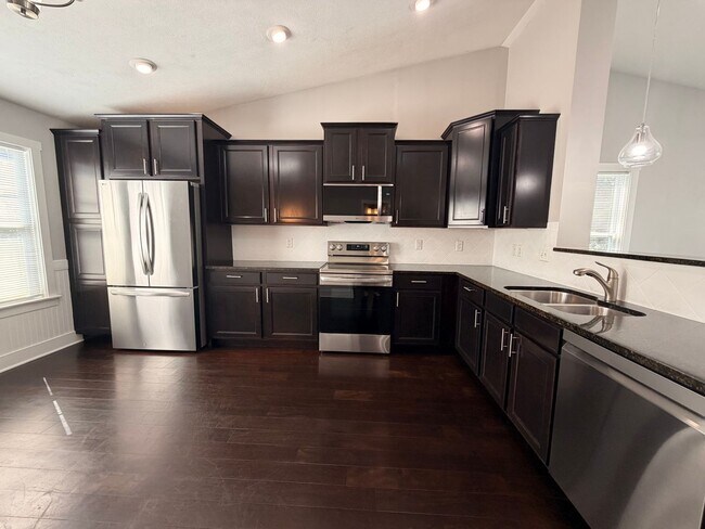 Building Photo - 1627 Hamlet Dr