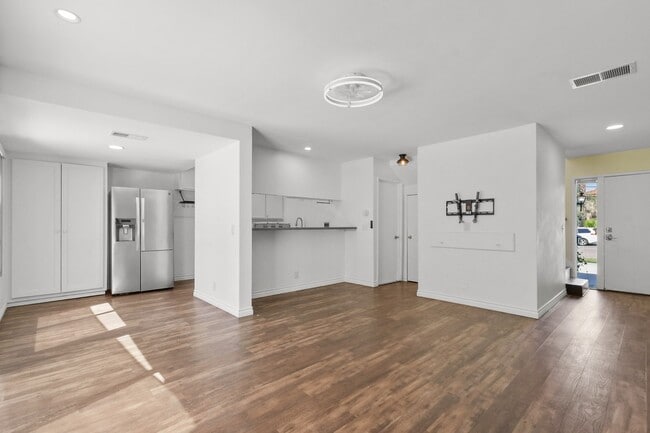 Building Photo - ***MOVE IN SPECIAL*** Modern 3BR Townhome | Garage + Driveway Parking | Yard | Pool | Pet Friendl...