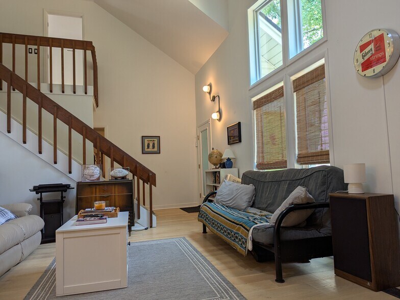 Living - 3501 Octavia St