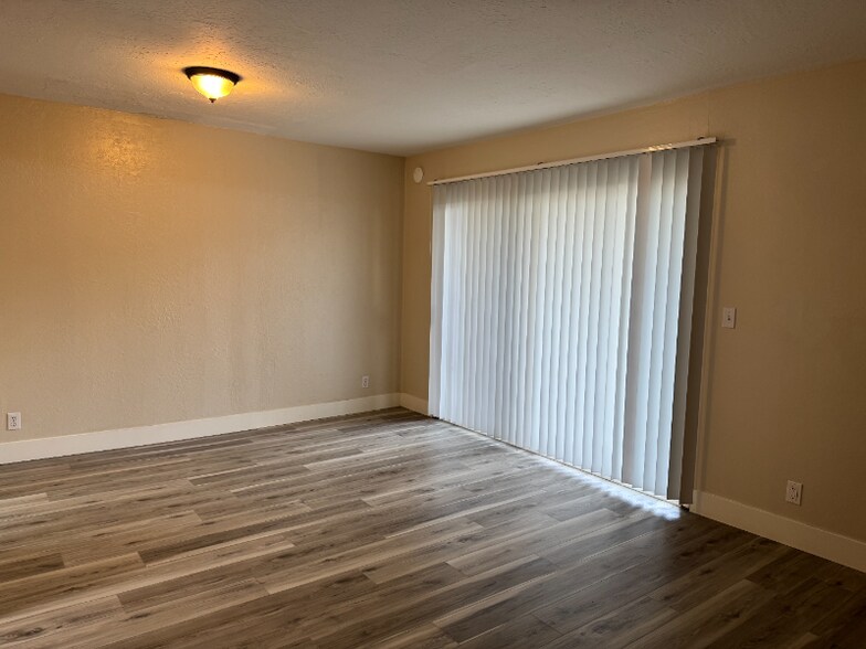 Building Photo - 832 Pomeroy Ave