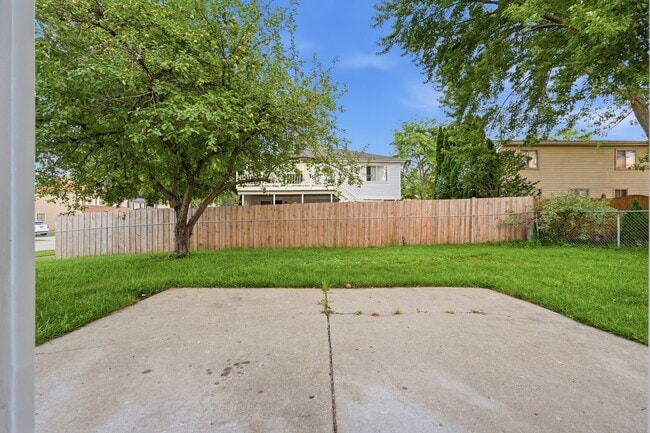 Building Photo - 5039 Chambers Dr
