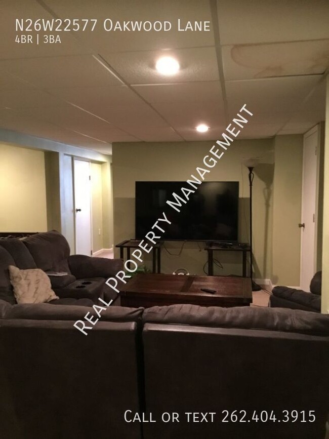 Building Photo - N26W22577 Oakwood Ln