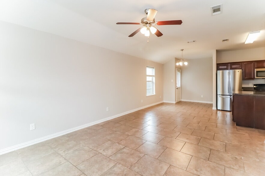 Building Photo - 2412 Hawkwood Ct