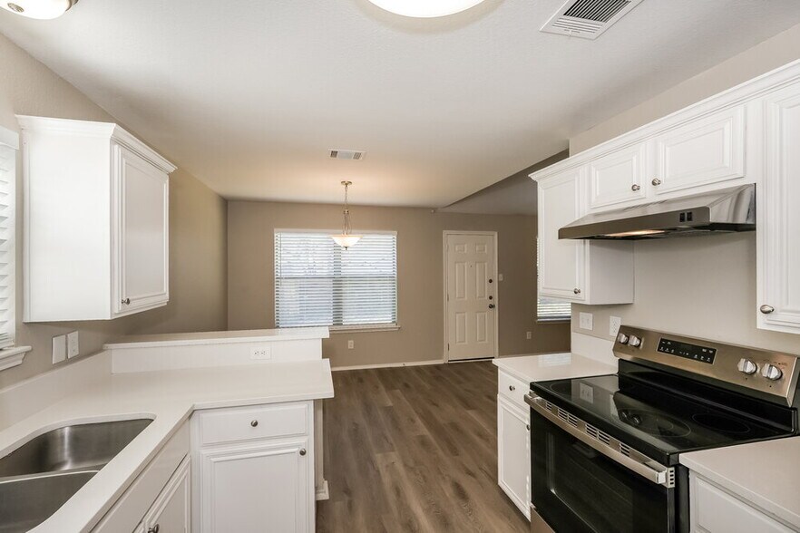 Building Photo - 1024 Brown Crest Rd