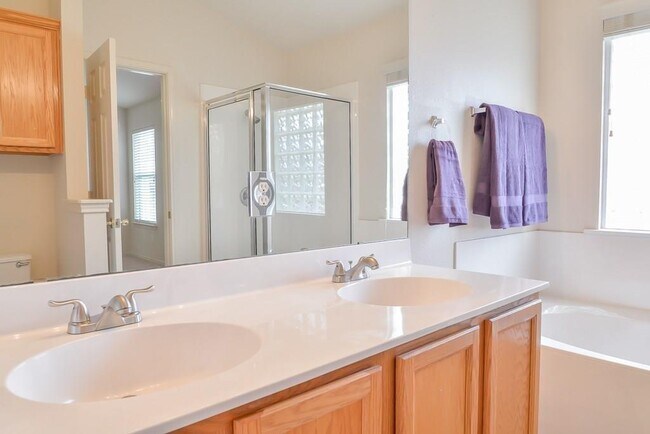 Building Photo - 520 Fort Thomas Pl