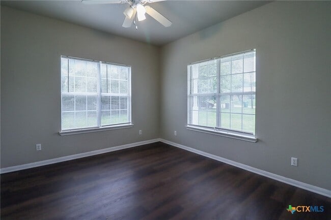 Building Photo - 1810 Mesa Oaks Cir