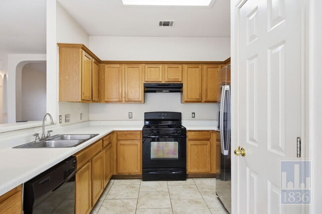 Building Photo - 17710 Limpia Creek Dr