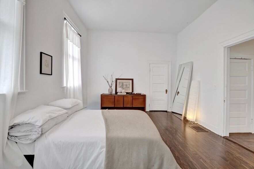 Building Photo - 2134 16th Ave S