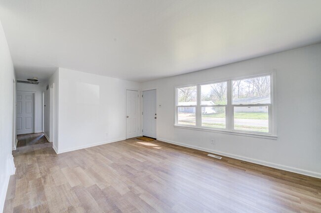 Building Photo - 49 Forestwood Dr