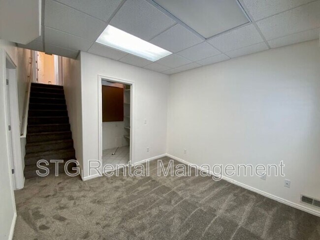 Building Photo - 2215 Chandler Dr