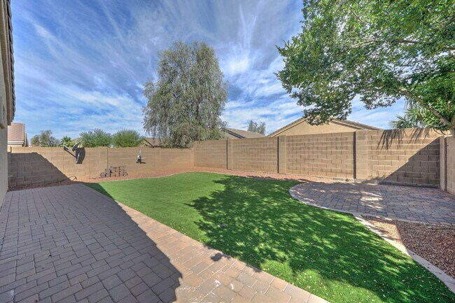 Building Photo - 12010 W Camino Vivaz