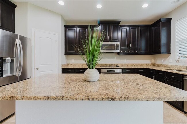 Building Photo - 1389 Heritage Landings Dr
