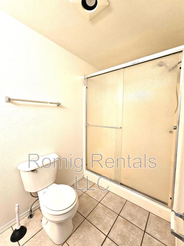 Building Photo - 9703 NE Tenny Creek Dr