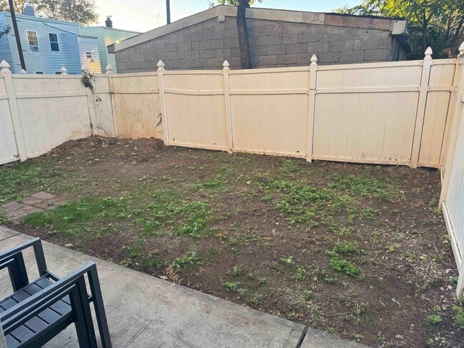 Building Photo - 525 AVENUE A Ave