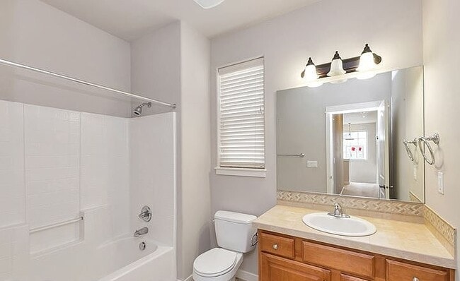 Building Photo - 132 NE 64th Terrace