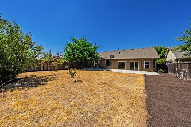 Building Photo - 5857 W Millbrae Ave