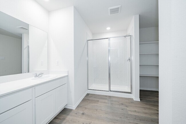 Building Photo - 2147 Thornton Dr