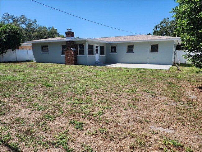Building Photo - 2347 Eastwood Dr